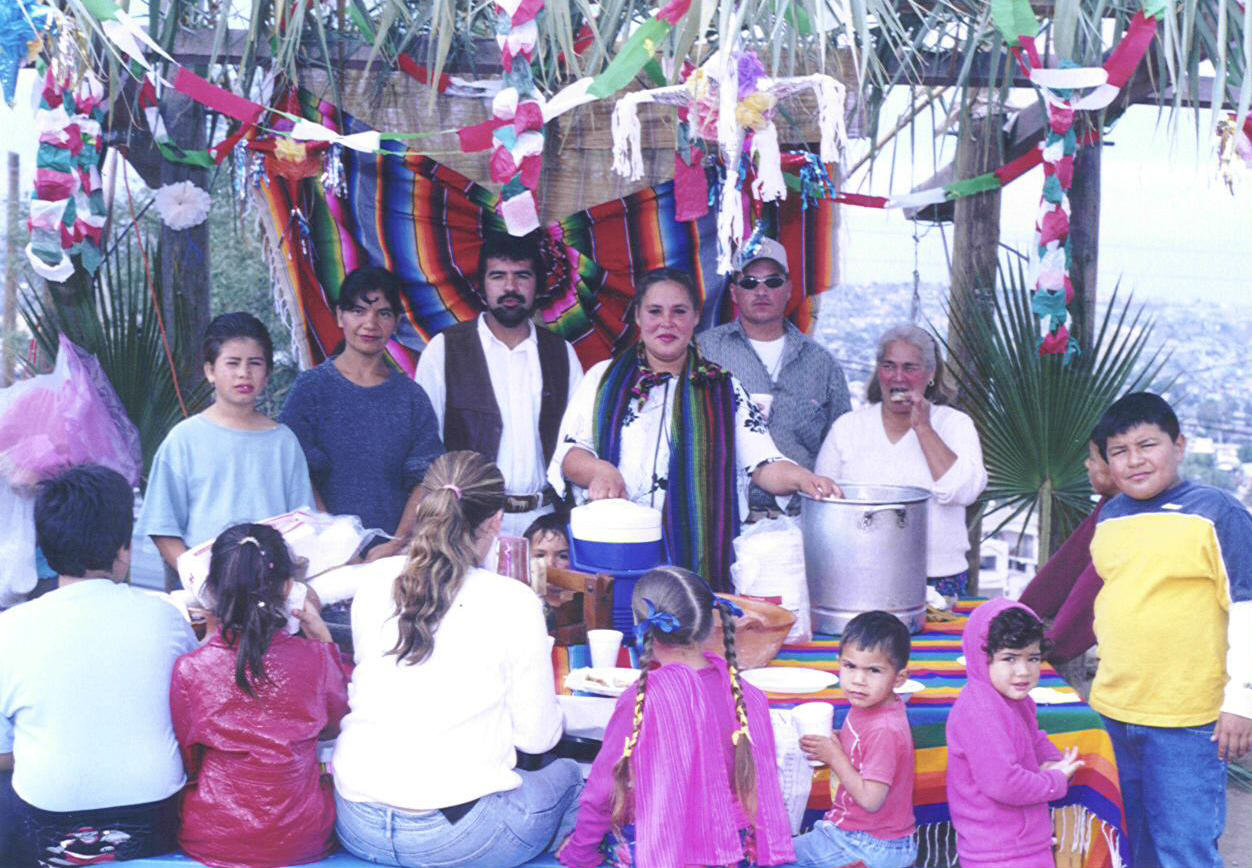Colegio La Esperanza Parents in Kermesse Puesto
