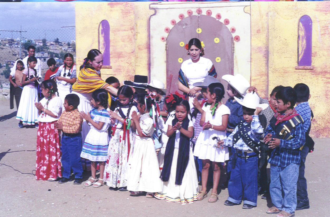 Jardin de Ninos La Esperanza Students in historical presentation