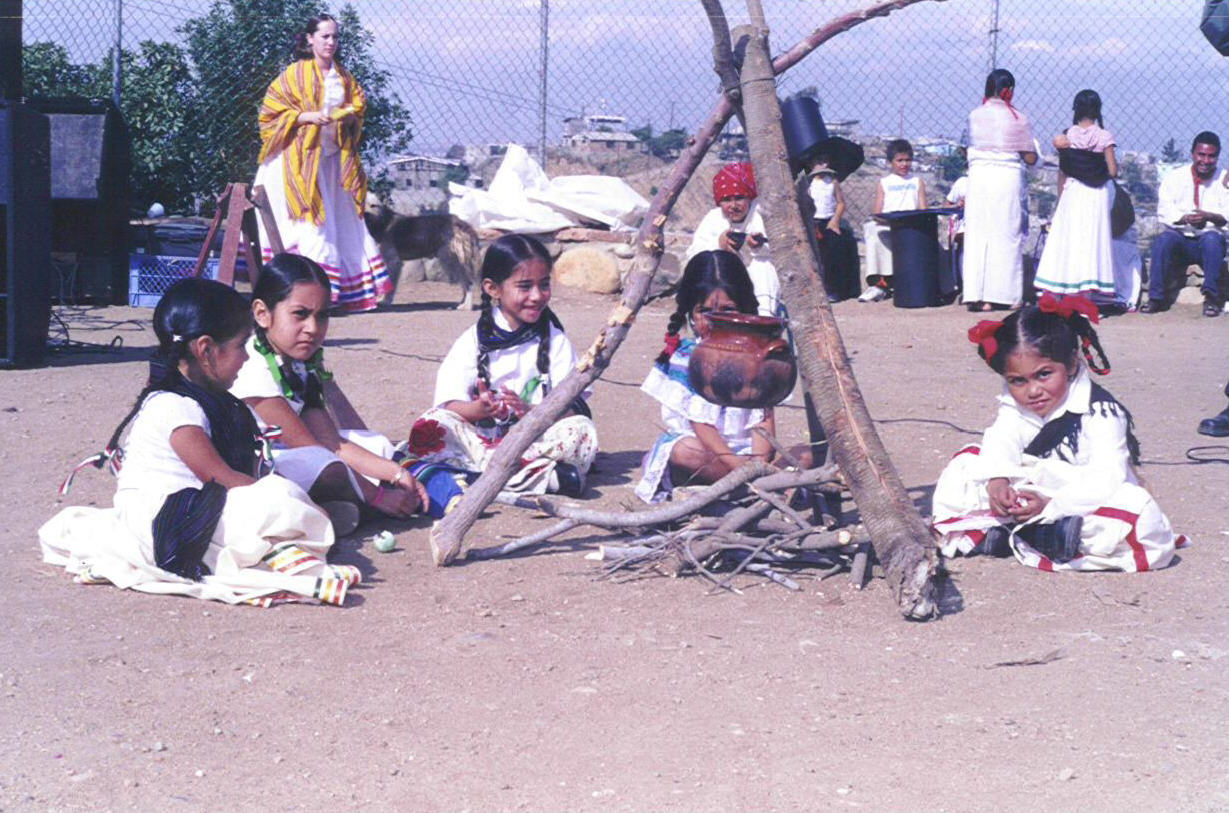 Jardin de Ninos La Esperanza students recreate una fogata