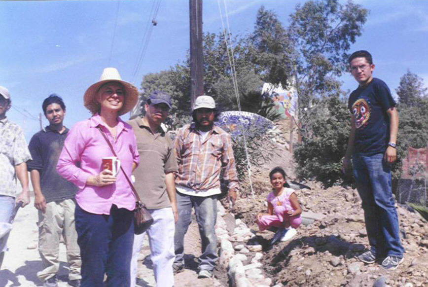 Little Girl learns to build wall Colegio la Esperanza